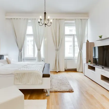 Diamond Riverside In The Heart Of Prag